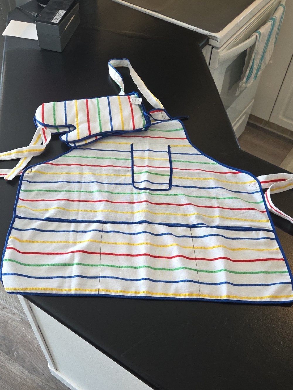 NWOT Striped Apron and Oven Mitt Set - White with Multicolor Stripes